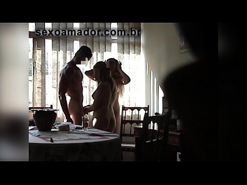 ❤️ Miqtë e seksit ftojnë një burrë gjigant dhe një treshe me të ❤️❌ Porno në pornografi sq.pornofilmtv.ru ❌️