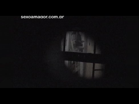 ❤️ Blondie filmohet fshehurazi nga një soditës i lagjes i fshehur pas tullave të zbrazëta ❤️❌ Porno në pornografi sq.pornofilmtv.ru ❌️